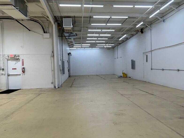 More Photos Of 7400 US Highway 19, New Port Richey Storefront For Lease