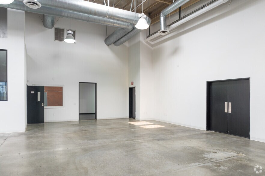 More Photos Of 151-153 W Rosecrans Ave, Gardena Warehouse For Lease