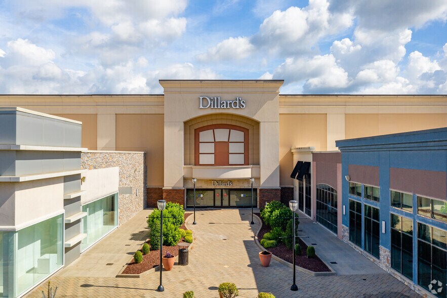 More Photos Of 1720 Old Fort Pky, Murfreesboro General Retail For Sale