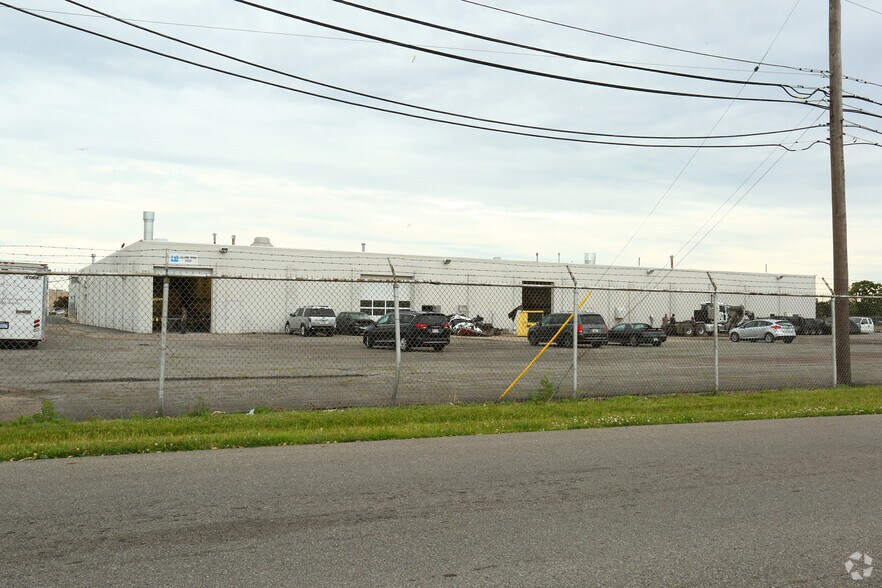 More Photos Of 16600 Fort St, Southgate Auto Dealership For Lease