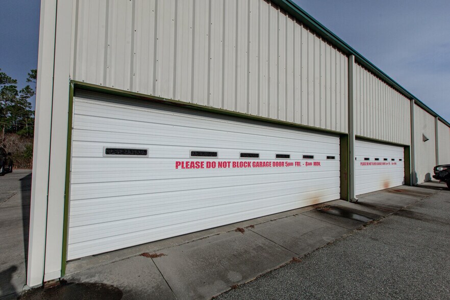 More Photos Of 3846 George II Hwy, Southport Warehouse For Lease