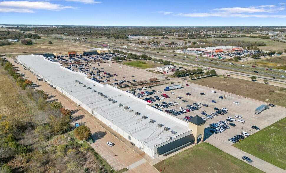 More Photos Of 301 Tanger Dr, Terrell Unknown For Lease