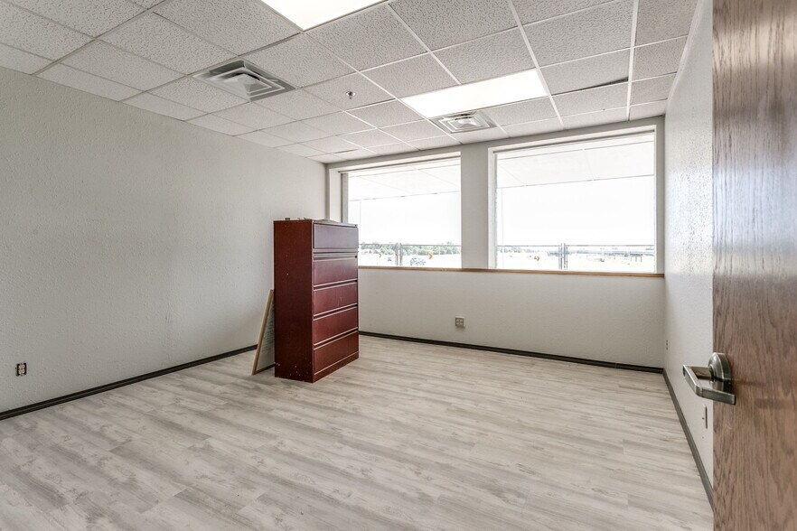More Photos Of 3500 NW 39th St, Oklahoma City Office For Sale
