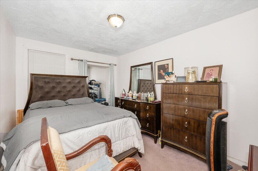 More Photos Of 1010-1012 16TH Street NE, Washington Apartments For Sale
