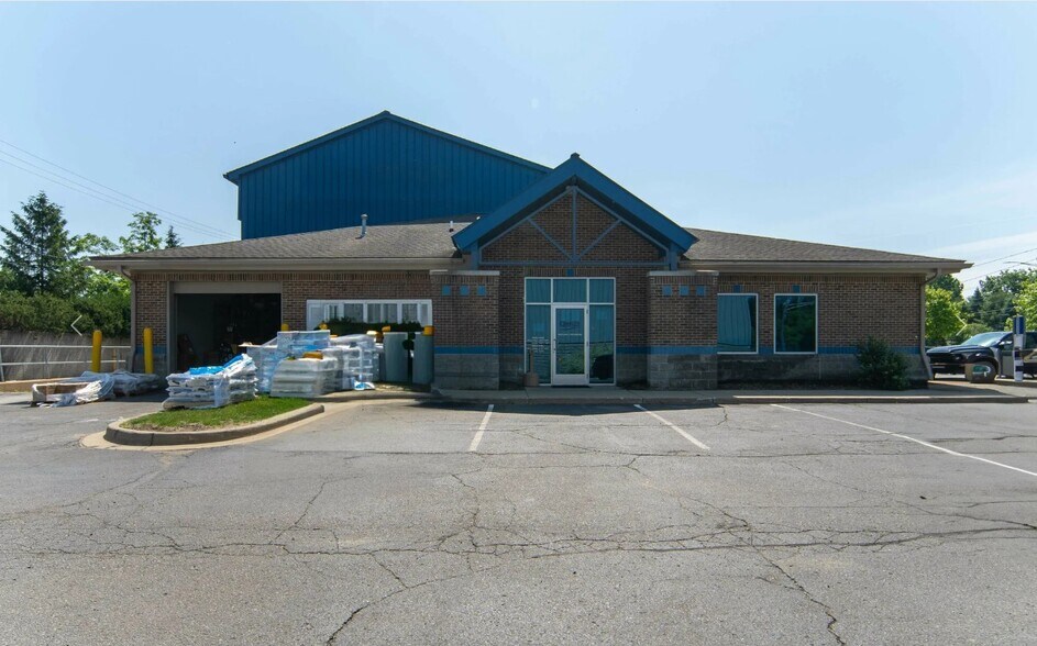 More Photos Of 3770 Dixie Hwy, Waterford Showroom For Sale