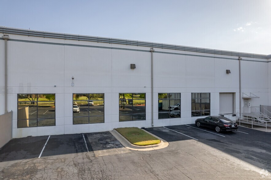 More Photos Of 4635 Boston Ln, Austin Light Manufacturing For Lease
