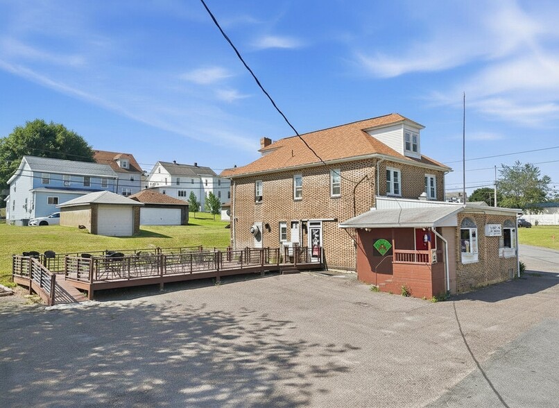 More Photos Of 10 E Lehigh St, Summit Hill Restaurant For Sale