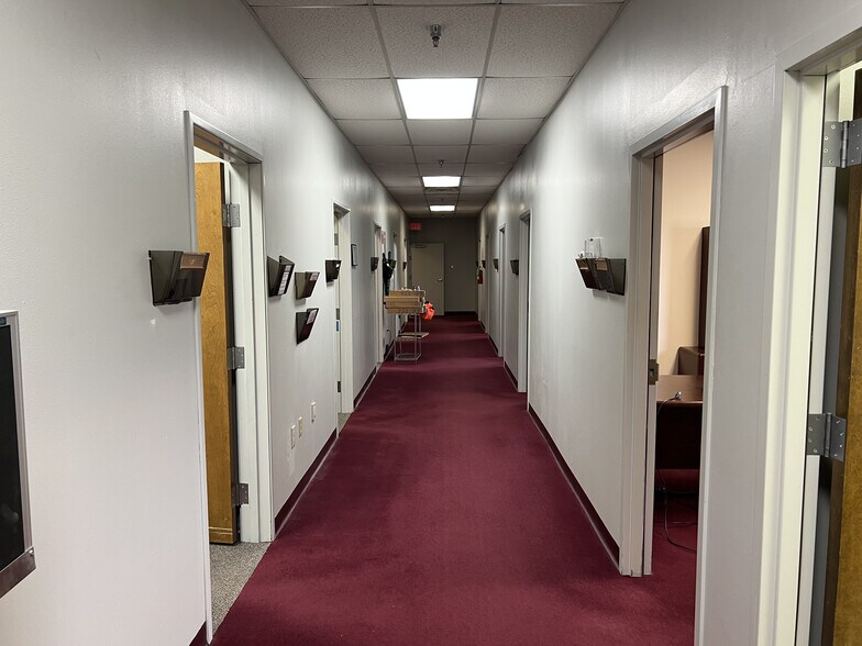 More Photos Of 1402 Hawthorne St, Bastrop Manufacturing For Lease