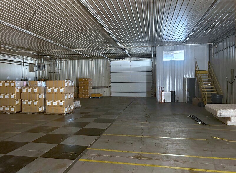 More Photos Of 2737 Pioneer Dr, Bowling Green Warehouse For Lease