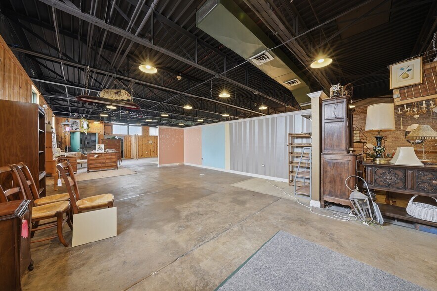 More Photos Of 800 E 31st St, La Grange Park General Retail For Sale