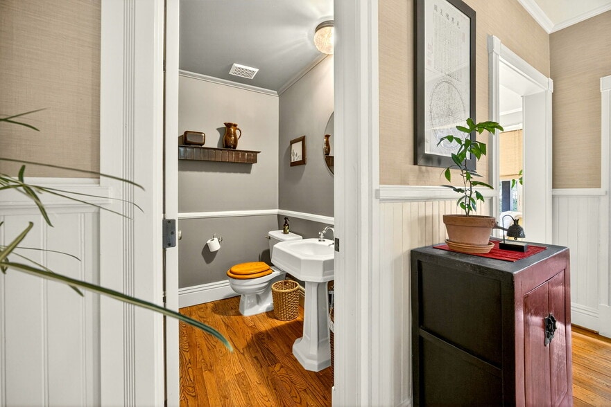 More Photos Of 668 N Main St, Ashland Hospitality For Sale