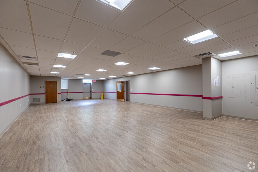 More Photos Of 215 Moody Rd, Enfield Manufacturing For Lease