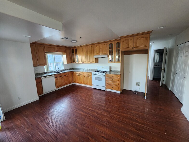 More Photos Of 335-337 E Providencia Ave, Burbank Apartments For Sale