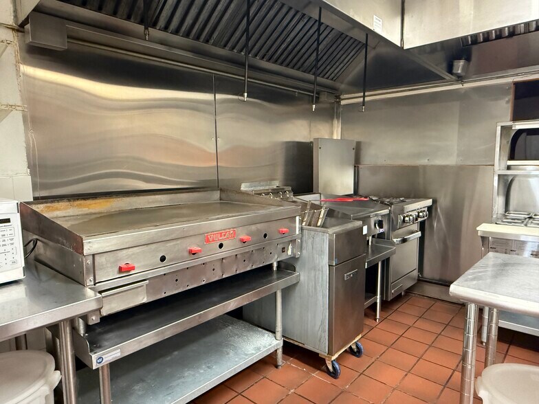 More Photos Of 5402 S Zarzamora St, San Antonio Restaurant For Sale