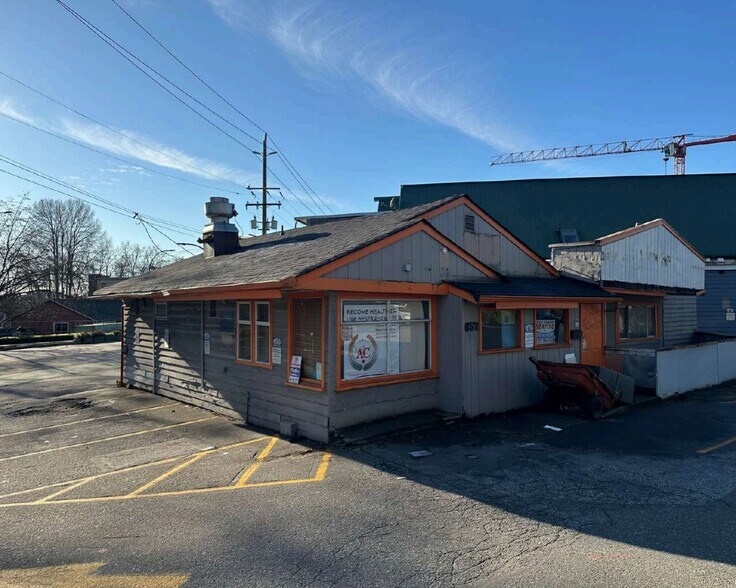 More Photos Of 657 3rd St W, North Vancouver General Retail For Sale