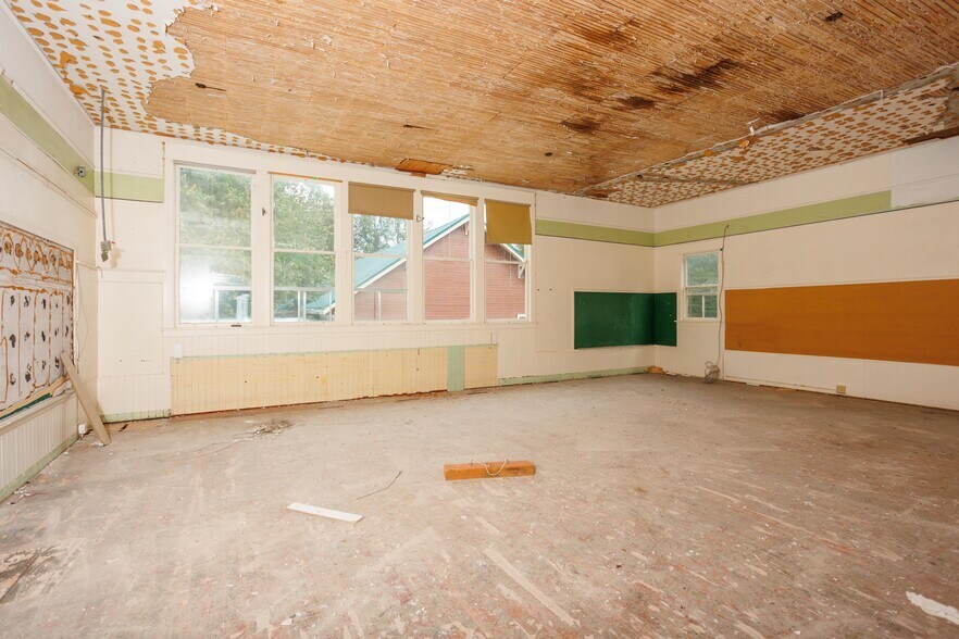 More Photos Of 41515 SE Thomas Rd, Sandy Schools For Lease