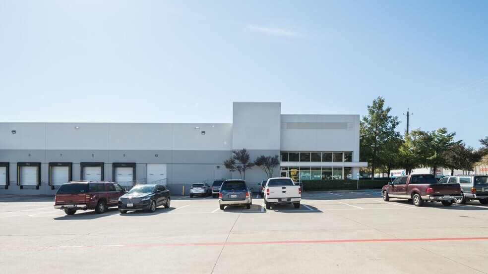 More Photos Of 902 Nicholson Rd, Garland Warehouse For Lease