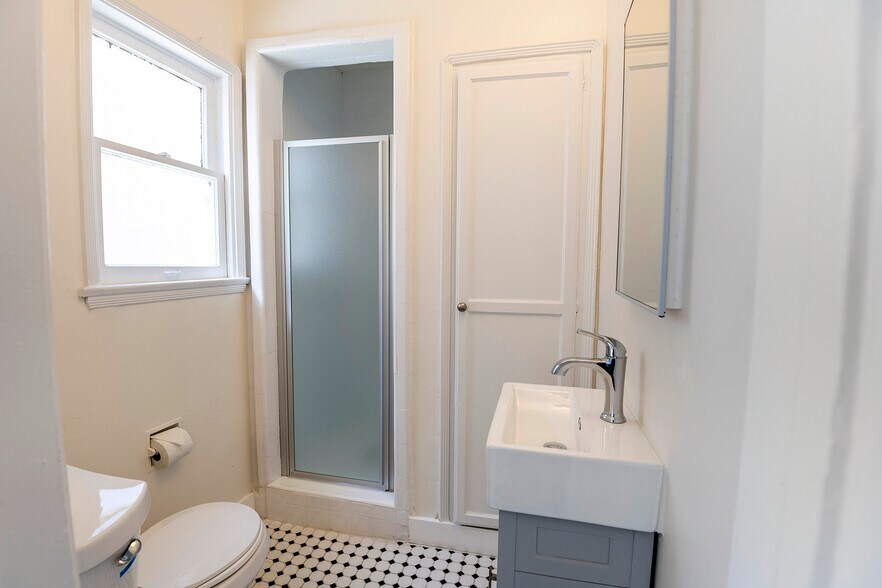 More Photos Of 707-709 Crenshaw Blvd, Los Angeles Apartments For Sale