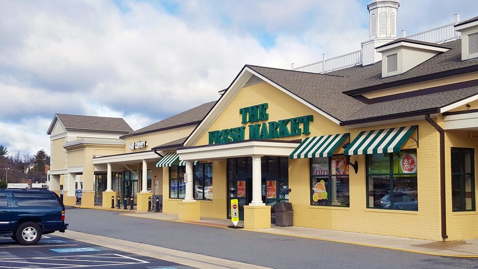 Primary Photo Of 126-150 Branch Rd SE, Vienna General Retail For Lease