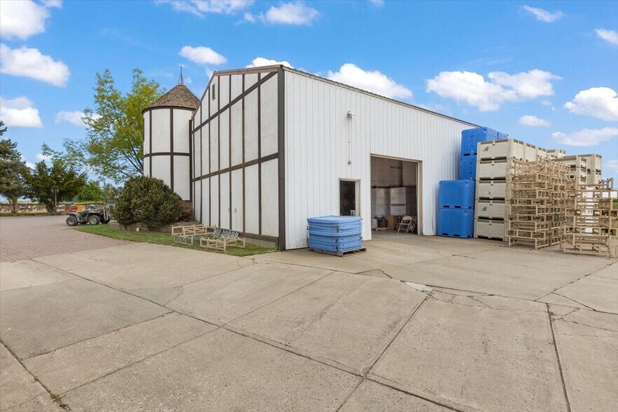More Photos Of 500 S Bonair Rd, Zillah Winery Vineyard For Sale