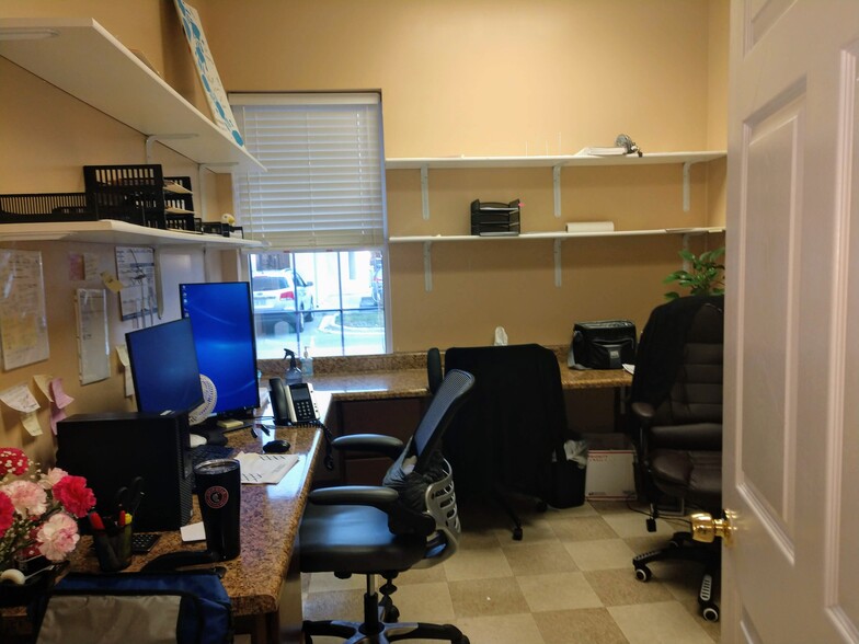 More Photos Of 308-316 Dolphin Dr, Jacksonville Medical For Lease