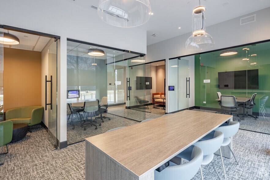 More Photos Of 670 N May St, Chicago Apartments For Lease