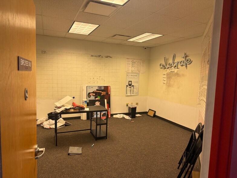 More Photos Of 23250 US Highway 19 N, Clearwater Freestanding For Lease