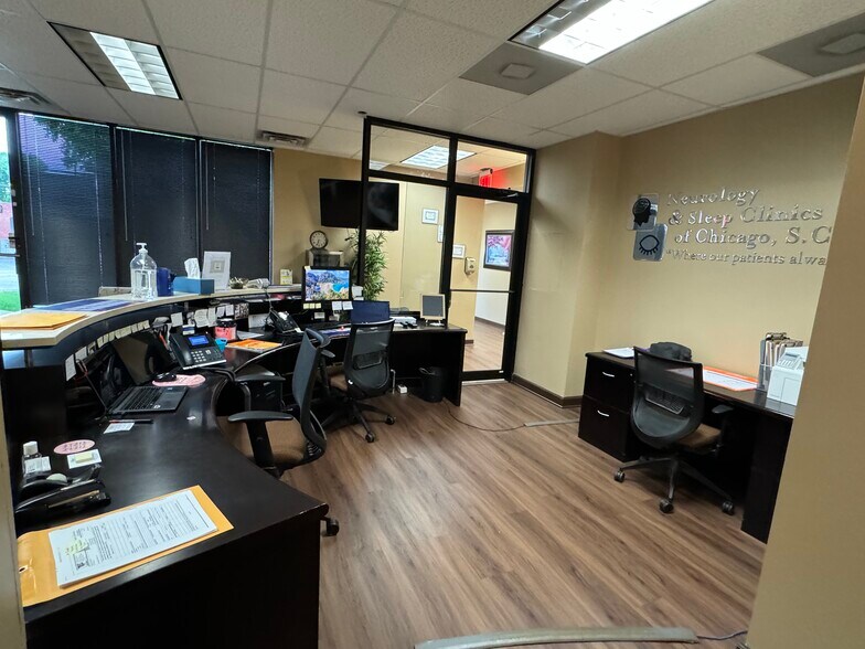 More Photos Of 1305-1365 Wiley Rd, Schaumburg Office For Lease