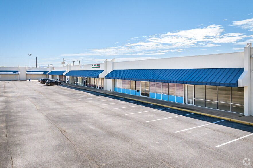 More Photos Of 12515-12520 Fondren Rd, Houston Unknown For Lease