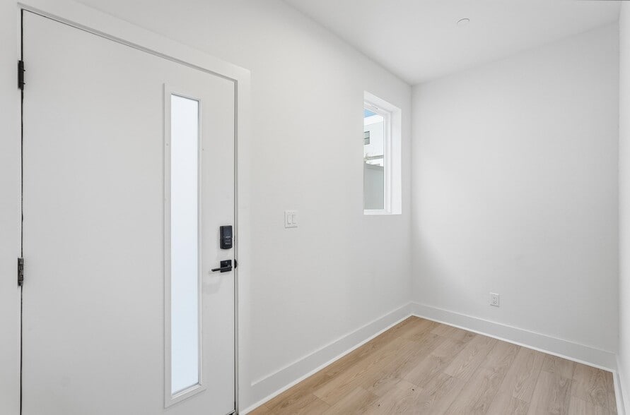 More Photos Of 2202 N Carroll Ave, Dallas Apartments For Sale