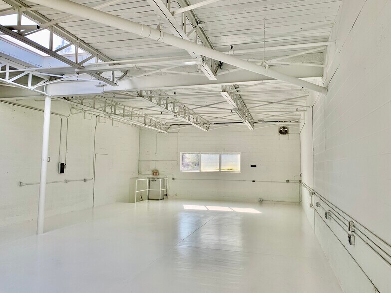 More Photos Of 88-142 Cawthra Ave, Toronto Warehouse For Lease
