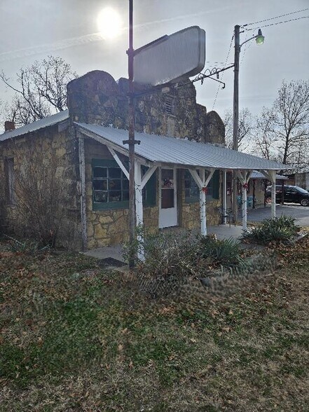 More Photos Of 130 Main St, Disney Freestanding For Sale