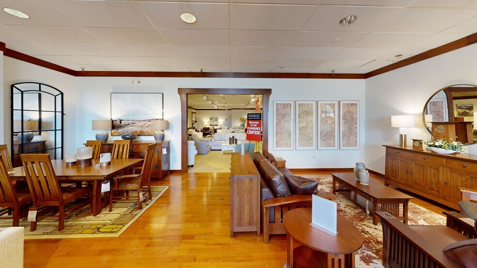 More Photos Of 151 Wolf Rd, Colonie Freestanding For Sale