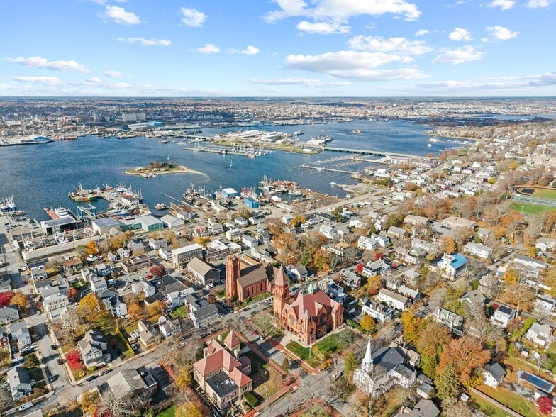 More Photos Of 98 Middle St, Fairhaven Service For Sale