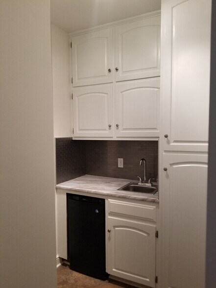 More Photos Of 5 E Main St, Hudson Office Residential For Lease