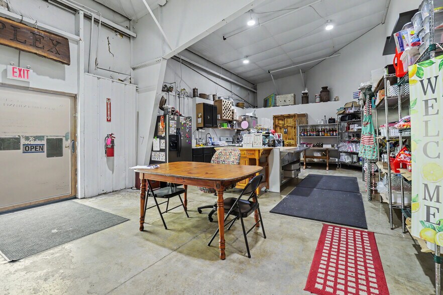 More Photos Of 545 N 1st St, Geneva Warehouse For Sale
