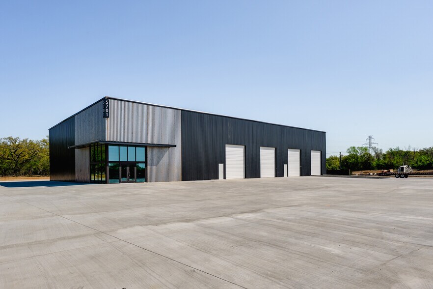 More Photos Of 5701 Parker Henderson Drive, Fort Worth Industrial For Sale