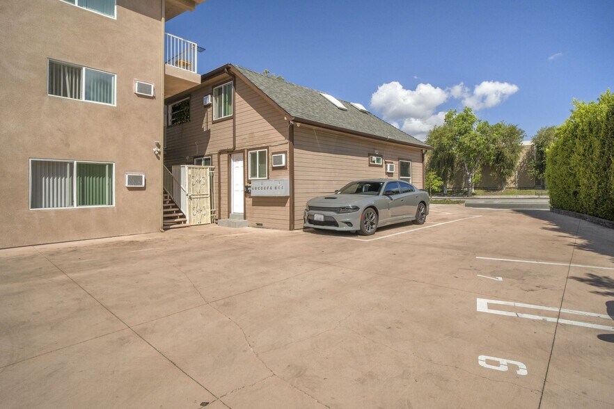 More Photos Of 1344 E Broadway, Glendale Apartments For Sale