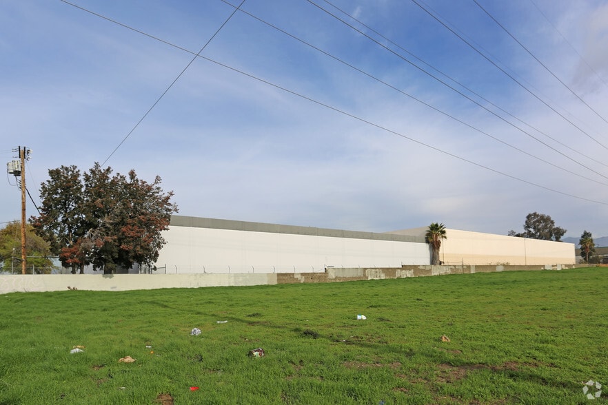 More Photos Of 9420 Telfair Ave, Sun Valley Warehouse For Lease