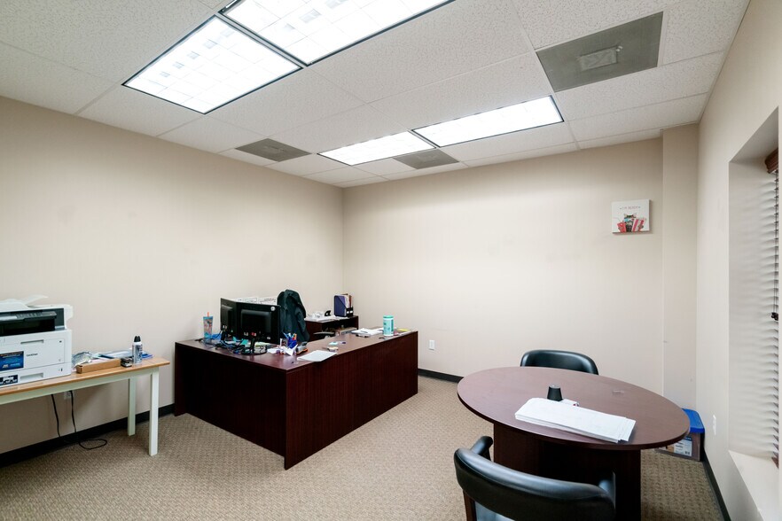 More Photos Of 207 W Archer Rd, Baytown Warehouse For Sale