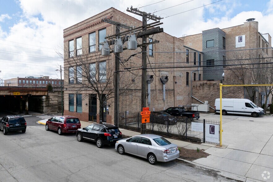More Photos Of 1900 W Kinzie St, Chicago Light Distribution For Sale