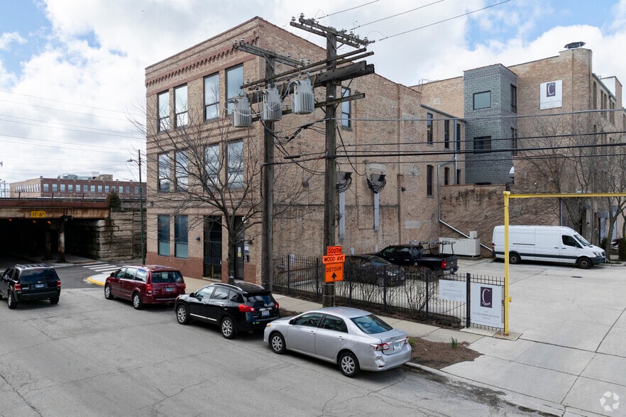 More Photos Of 1900 W Kinzie St, Chicago Light Distribution For Sale