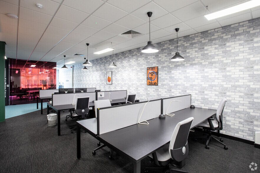 More Photos Of Washington St, Glasgow Office For Lease