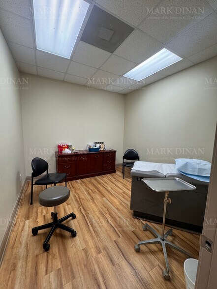 More Photos Of 402 Airport Commons Dr, Calera Medical For Lease