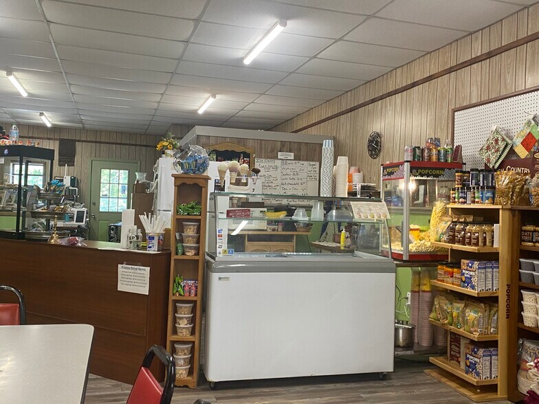 More Photos Of Main St, Calico Rock Storefront For Sale