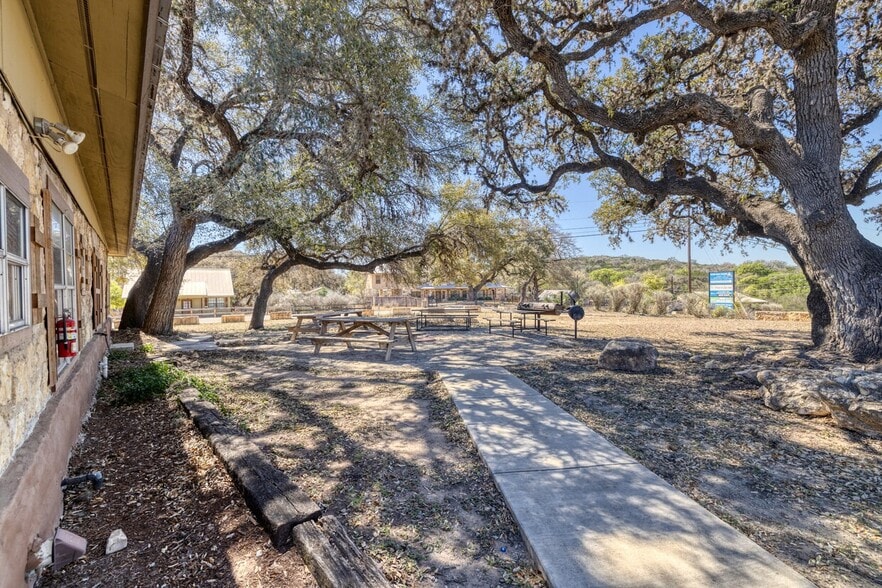 More Photos Of 49 Encino Dr, Concan Convenience Store For Sale