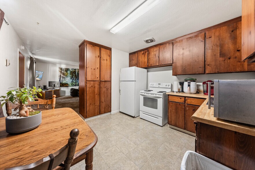 More Photos Of 4584 S Terrace Ave, Lakeport Apartments For Sale