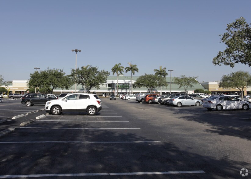 More Photos Of 700 N University Dr, Pembroke Pines General Retail For Lease