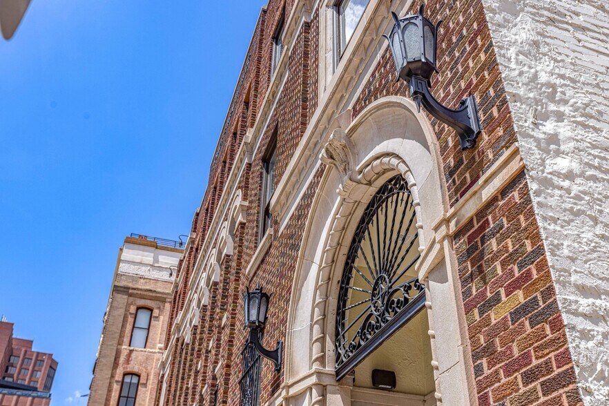 More Photos Of 200 Main Plz, San Antonio Office For Lease