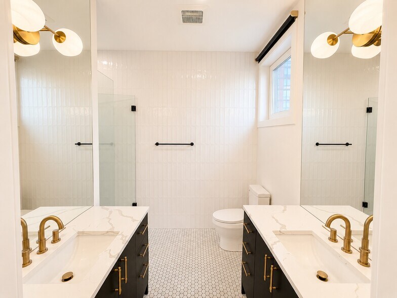 More Photos Of 1653 W Division St, Chicago Storefront Retail Residential For Sale